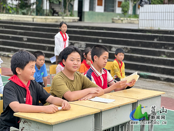 荆竹瑶族乡中心小学：阅见美好，书绘人生.jpg