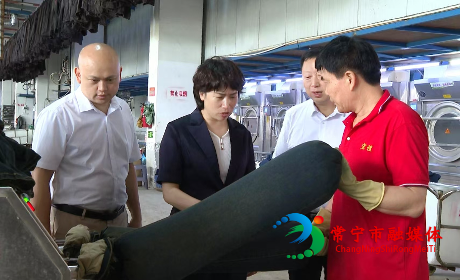 邓艳红调研湘南纺织1.jpg
