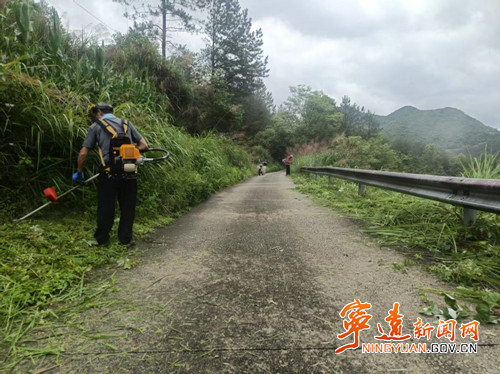 宁远九疑瑶族乡：打造安全整洁乡村路_副本500.jpg