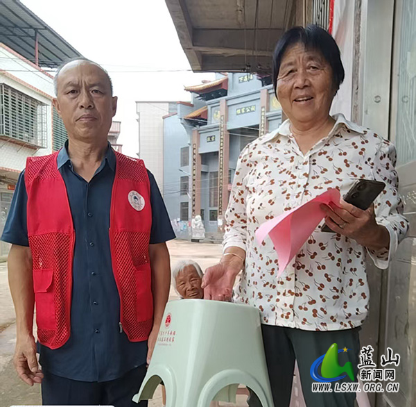 楠市镇福兴村：禁毒宣传不停歇，拒毒防毒保平安.jpg