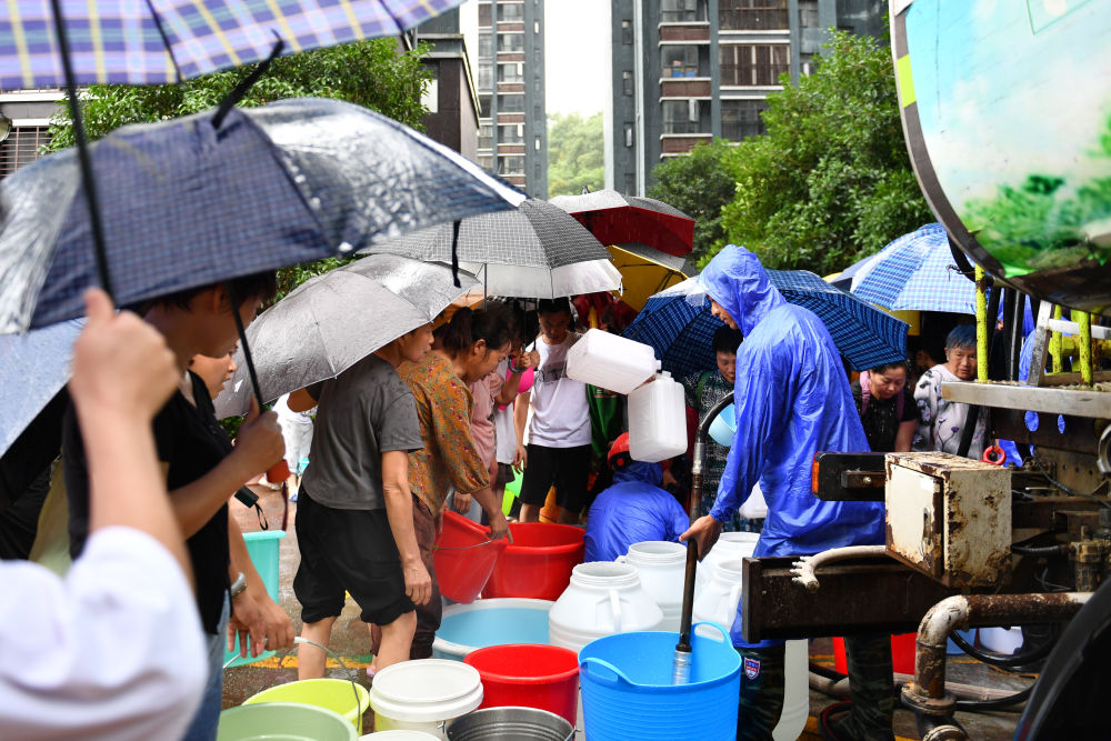 湖南龙山：强降雨后恢复生产生活