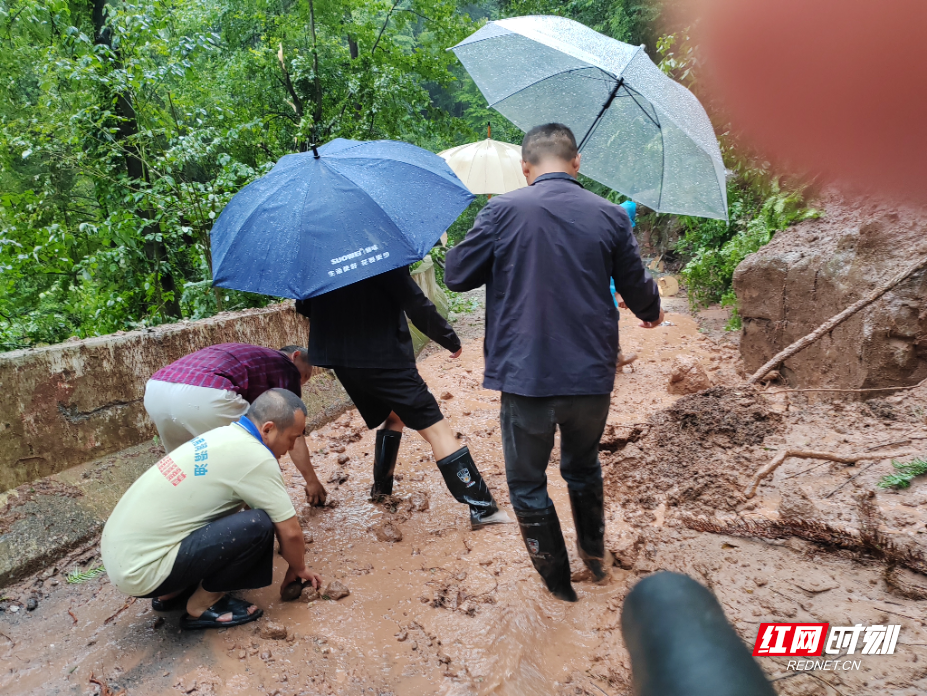 石堰坪-清理道路4.jpg