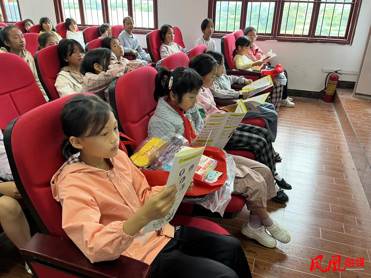 凤凰县吉信学区小学部举办联合知识讲座 聚焦未成年人保护与暑期安全2.jpg