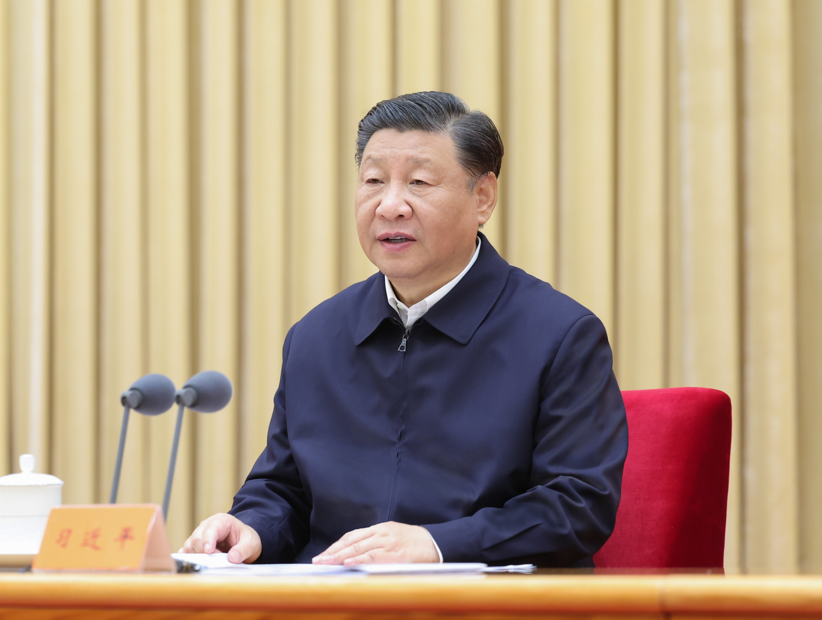 “寻找具有中国特征的金融发展之路”  - 习近平