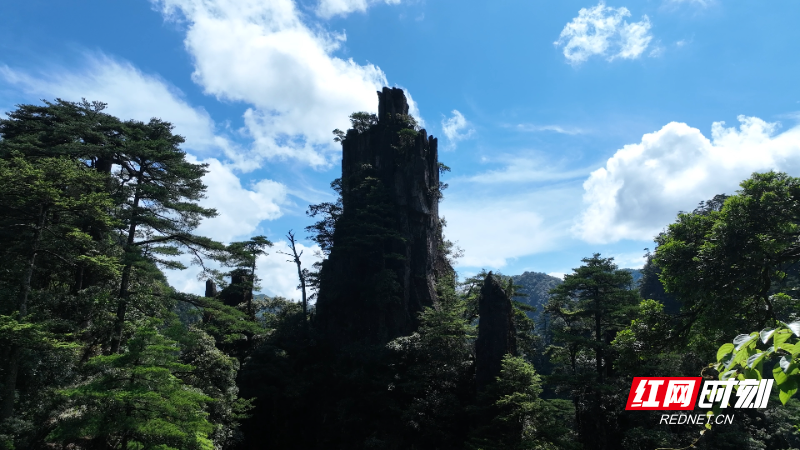 宜章莽山：将军石镇守青山如画 银河瀑奏响生态乐章