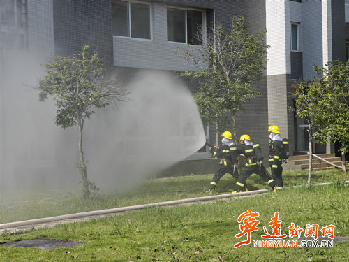 宁远：永蓝高速宁远营运中心开展宿舍消防应急演练_副本500.jpg