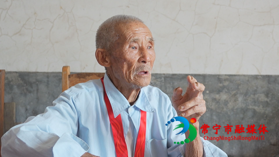 老党员.jpg