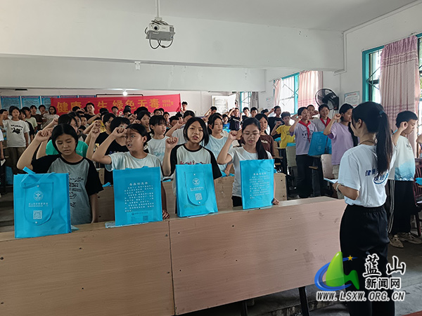 祠堂圩镇：筑牢禁毒防线 守护青春净土.jpg
