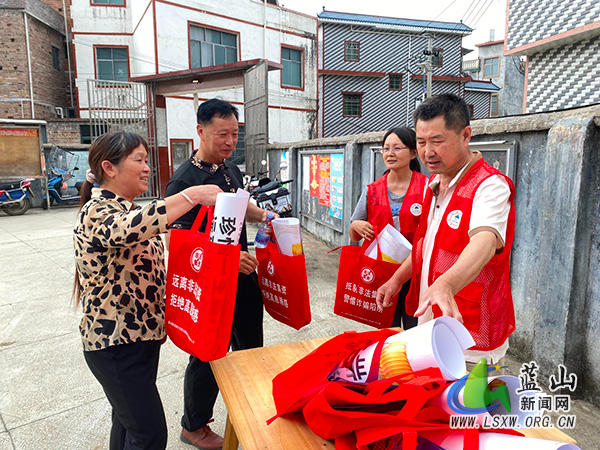 犁头瑶族乡开展普法集中宣传活动.jpg