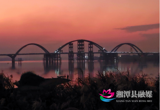 0629组图 数百次日落 绘就钢与霞的湘江手卷(2)205.png