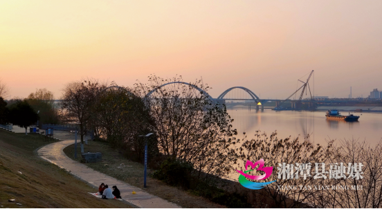 0629组图 数百次日落 绘就钢与霞的湘江手卷(2)219.png