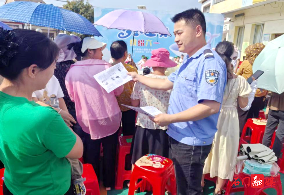 夹山镇:开展未成年人保护宣传活动1.jpg 夹山镇:开展未成年人保护宣传活动1.jpg