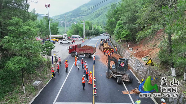 2025年永州公路汛期安全风险防控专项演练在我县举行2.jpg