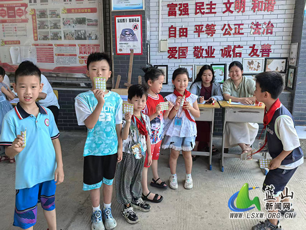 城北湘威学校开展低年级无纸化测评.jpg
