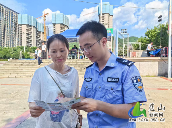 蓝山县司法局开展禁毒宣传活动.jpg
