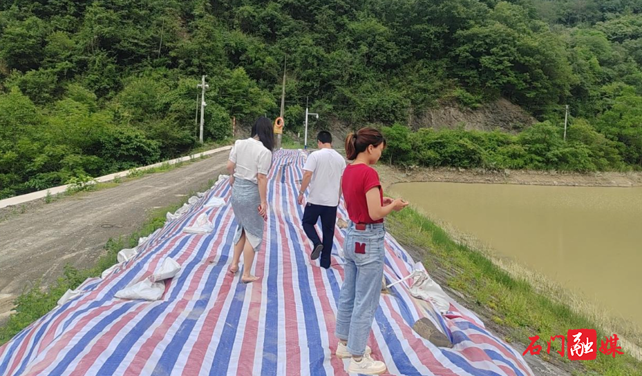 子良镇:开展暑期防溺水安全督查1.jpg 子良镇:开展暑期防溺水安全督查1.jpg