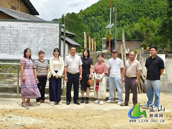 汇源瑶族乡人大代表与执法人员协同作战，筑牢污水处理执法检查根基.jpg