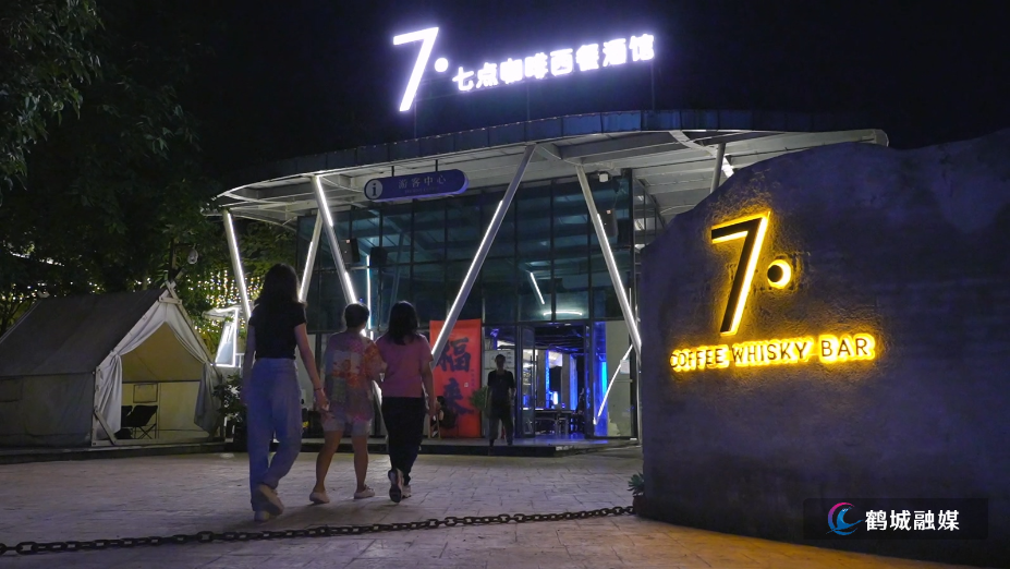 怀化市河西街道：盘活荒滩闲置资源 让水岸变身“夜经济”新坐标（半成品）.mp4_20250701_165720.703.jpg