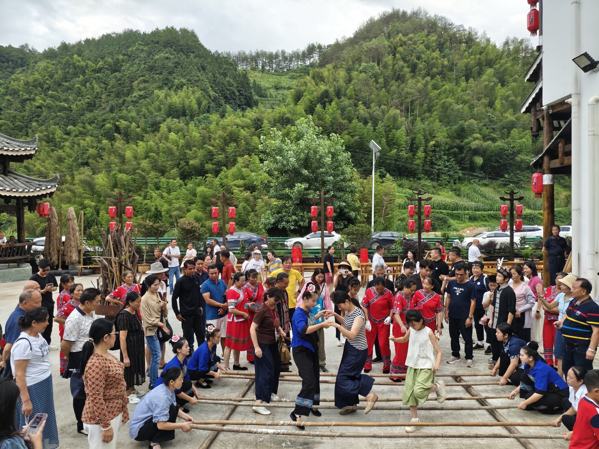老挝旅行团沉浸式体验城步苗乡风情(图1)
