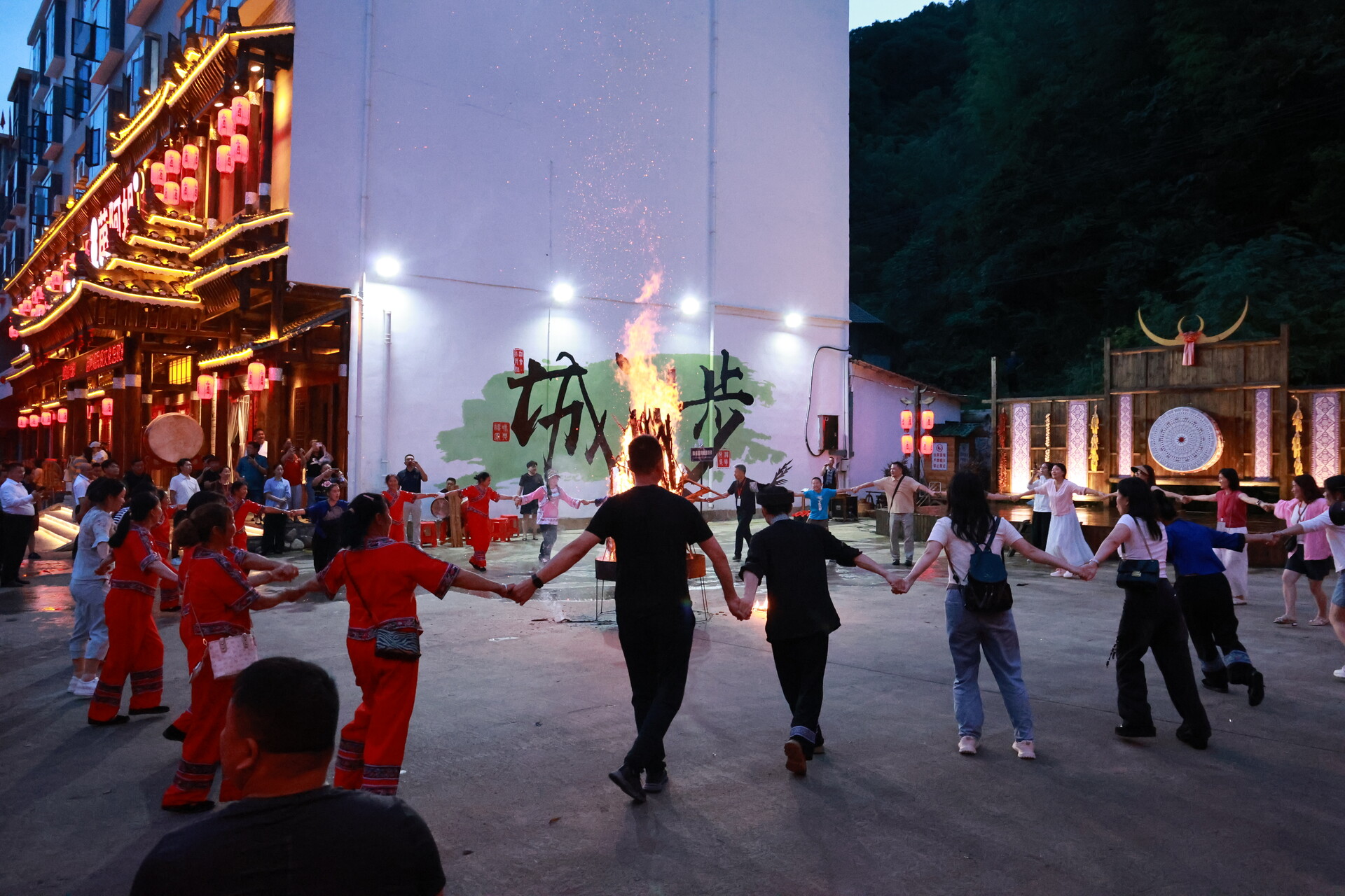 老挝旅行团沉浸式体验城步苗乡风情(图2)