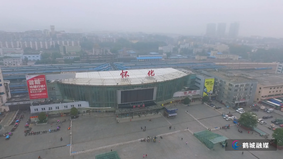 毛克文 暑运开始火车站.mp4_20250703_164216.615.jpg
