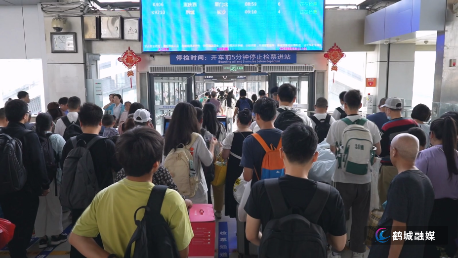 毛克文 暑运开始火车站.mp4_20250703_164240.551.jpg
