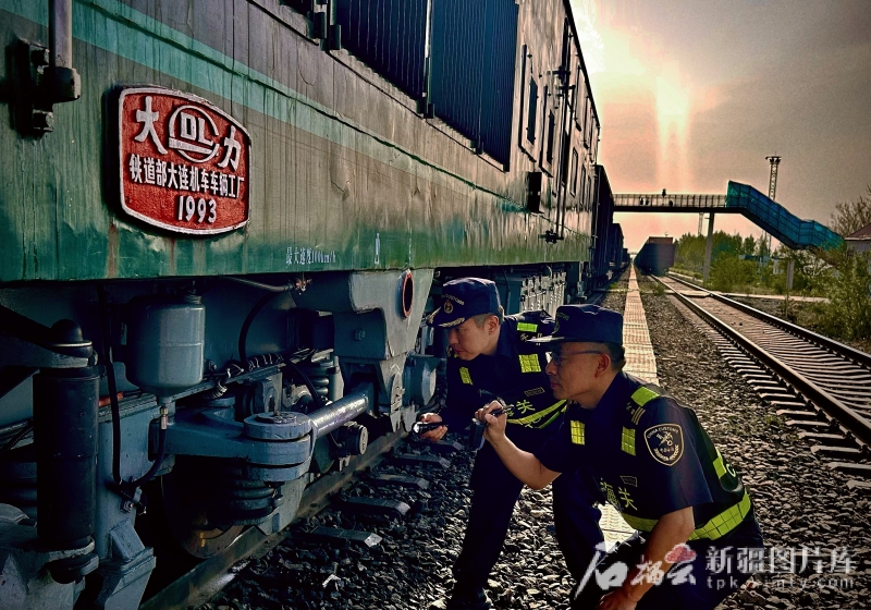 比去年提前42天 霍尔果斯口岸通行中欧（中亚）班列突破5000列