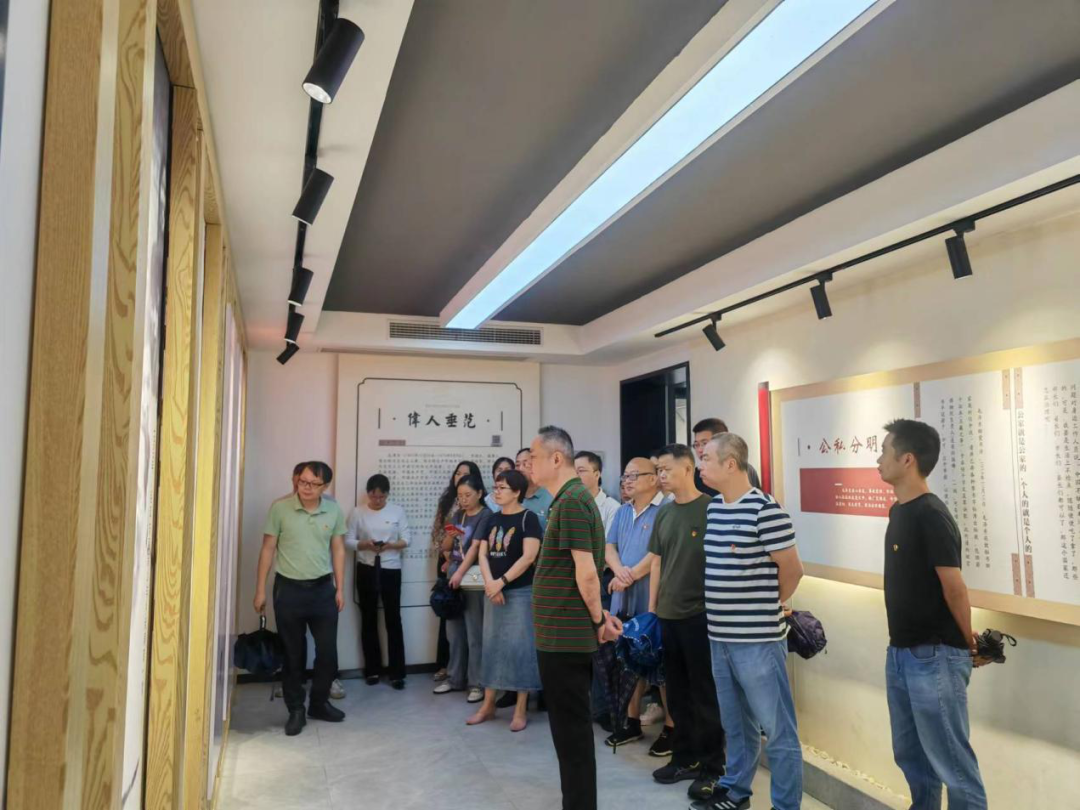 市委党校教职工在廉政教育基地参观学习1（拍摄者：王丽）.png