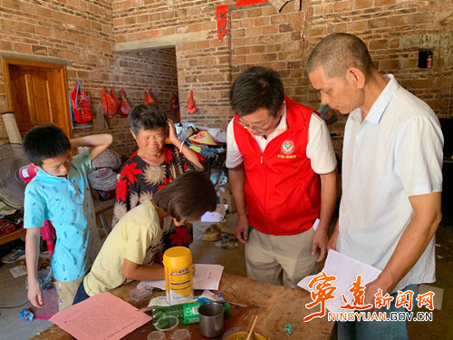 宁远县鲤溪镇：筑牢青少年生命安全“防护堤”_副本500.jpg
