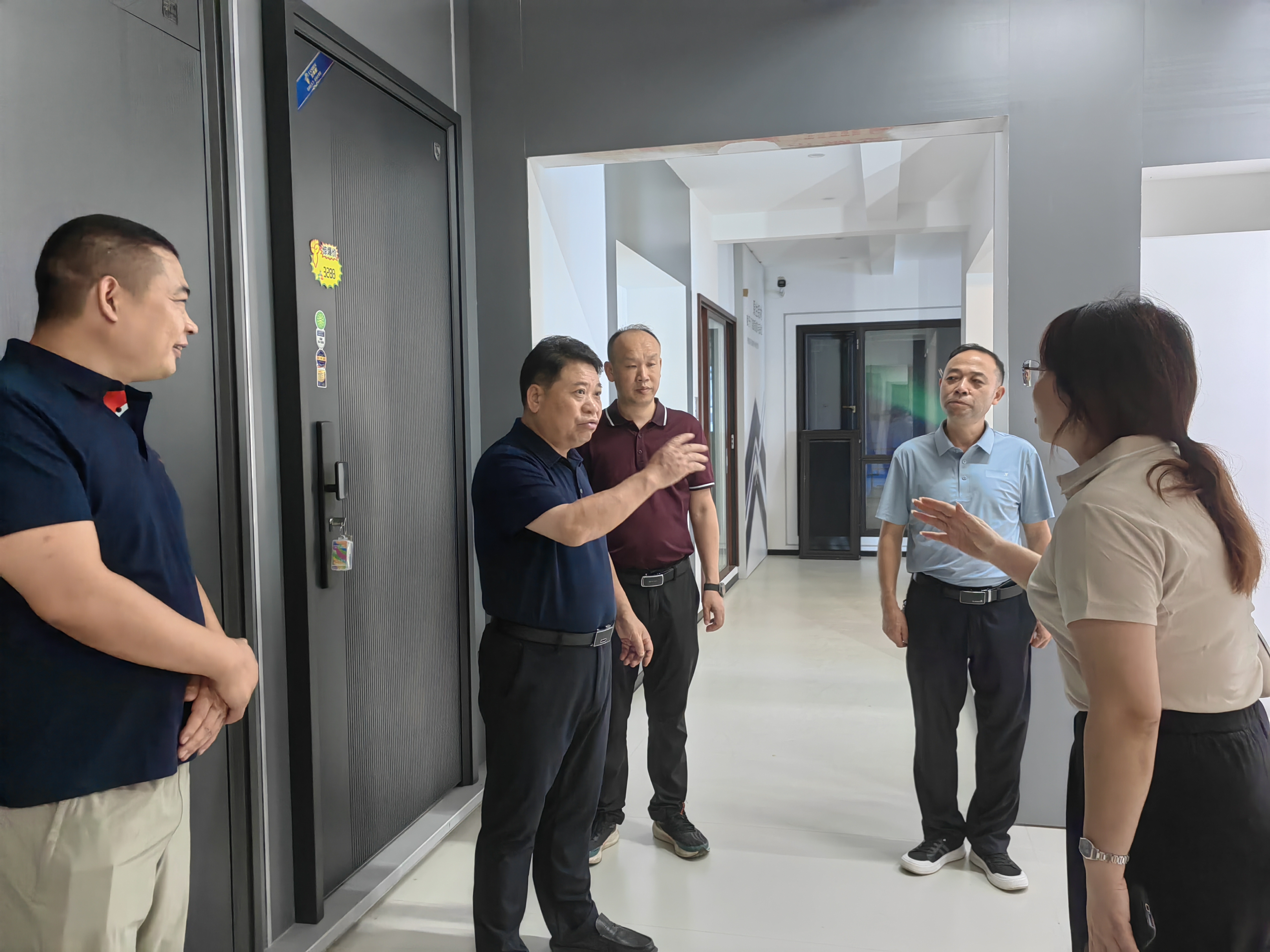 王俊调研重点项目建设工作并开展“送解优”活动(图2)