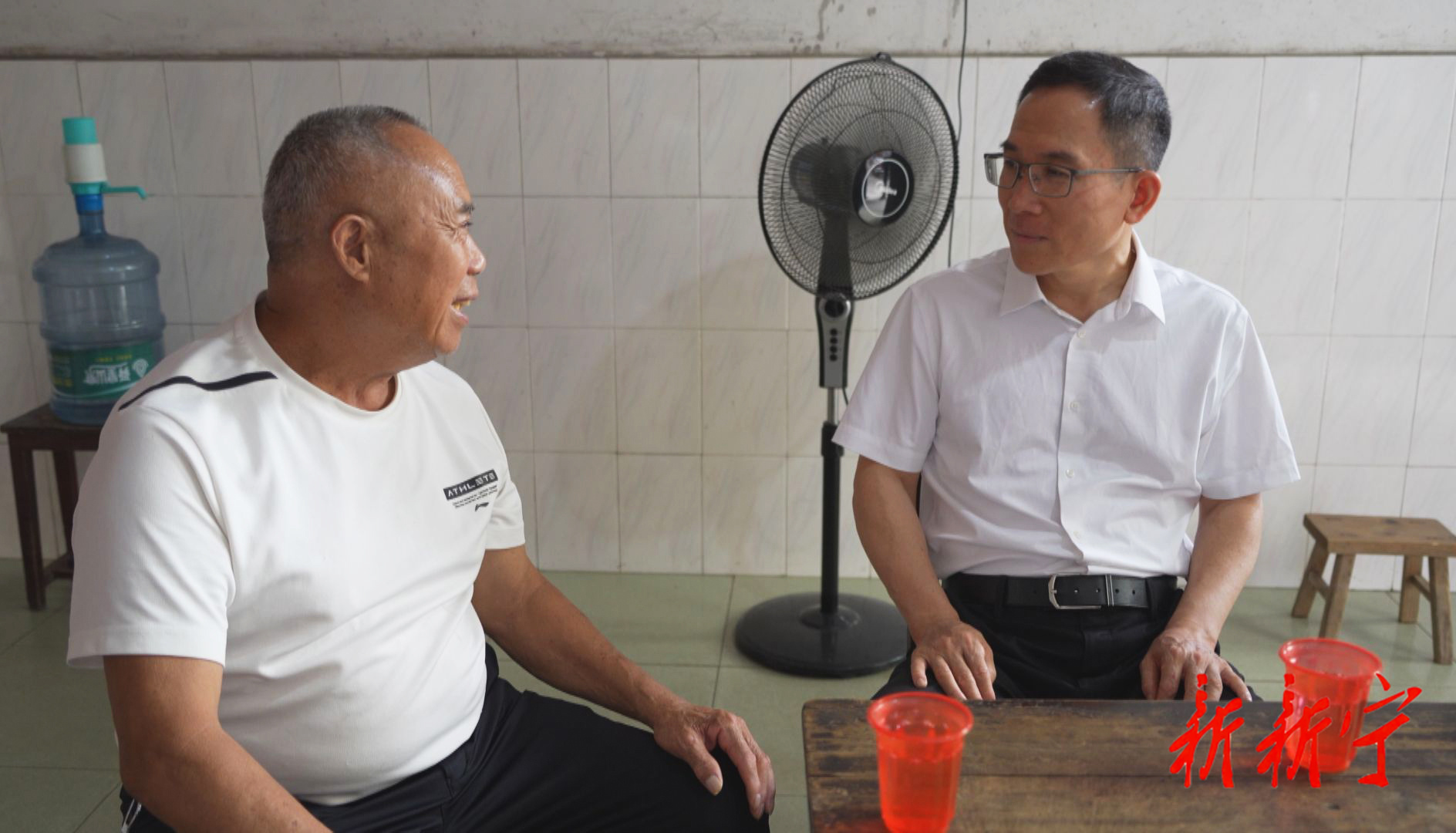 邓涛“七一”前夕走访慰问老党员