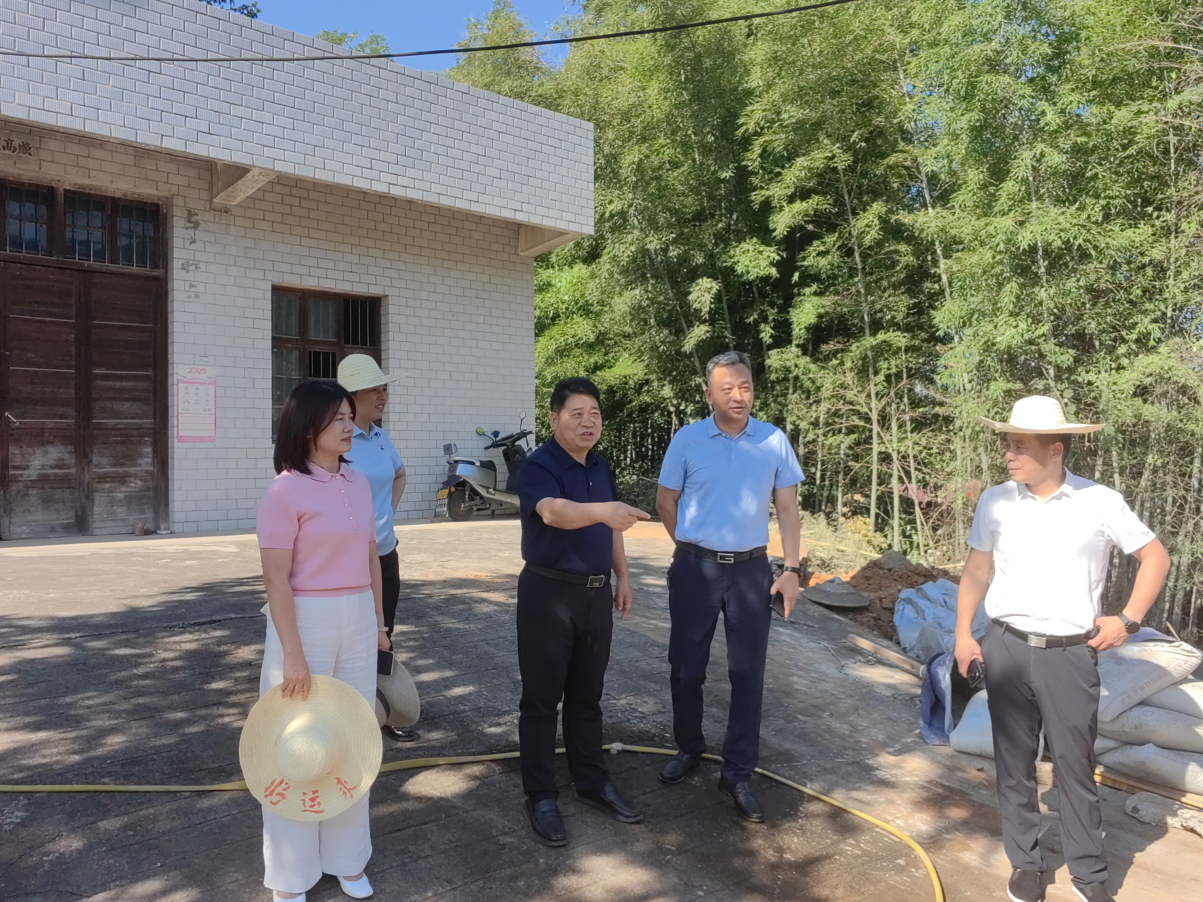 王俊调研重点项目建设工作并开展“送解优”活动
