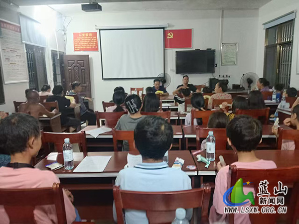 祠堂圩镇团结村召开暑期家长会，筑牢学生安全防线.jpg