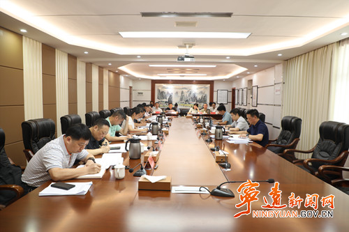 胡勇刚主持召开县委书记专题会_副本500.jpg