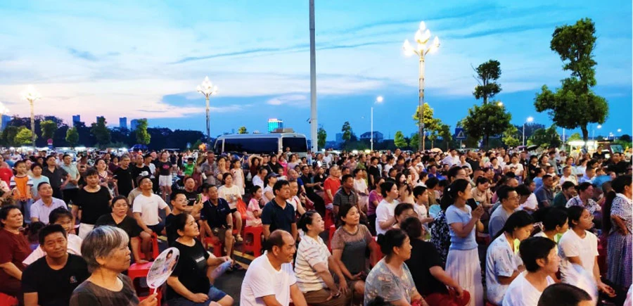 夜夜耶！38℃高温挡不住！汉寿青阳路夜市街开市3小时涌入近万人！