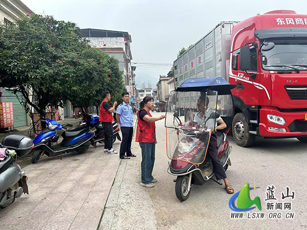 毛俊镇人大：联动开展交通安全劝导整治 筑牢道路安全防线.jpg