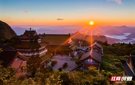 “森”呼吸·清凉“界”丨张家界天门山：避暑胜地的极致体验！