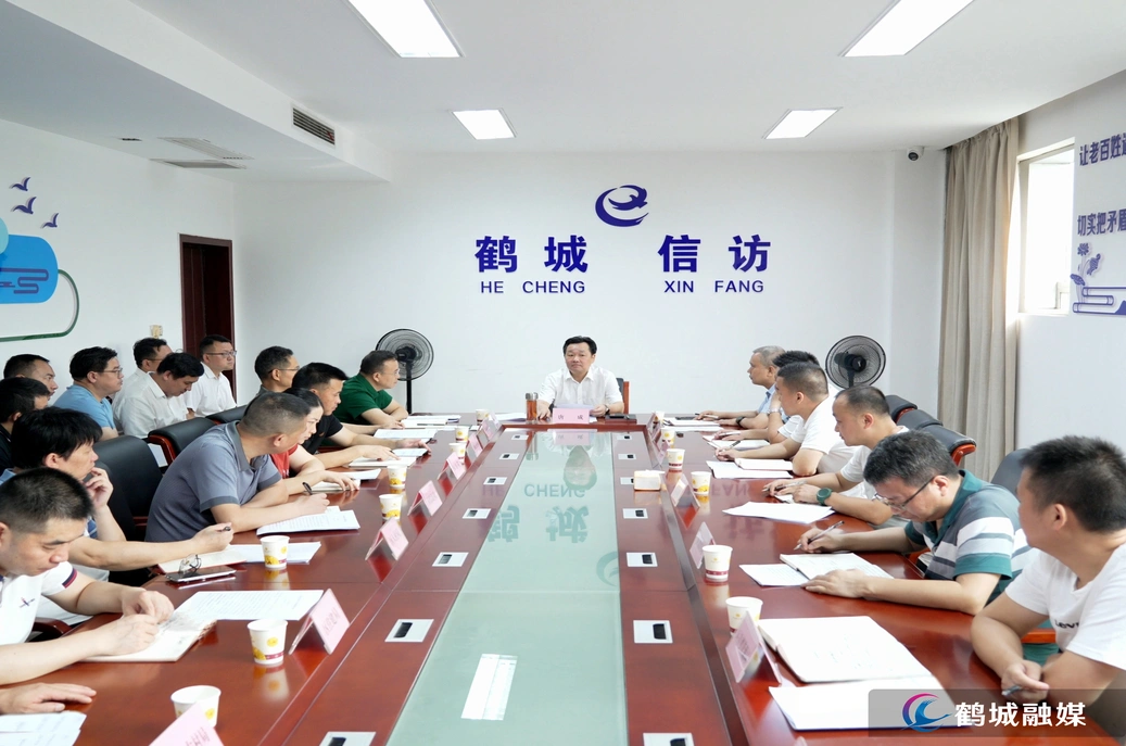 唐成在区信访局接访并主持召开信访工作专题调度会