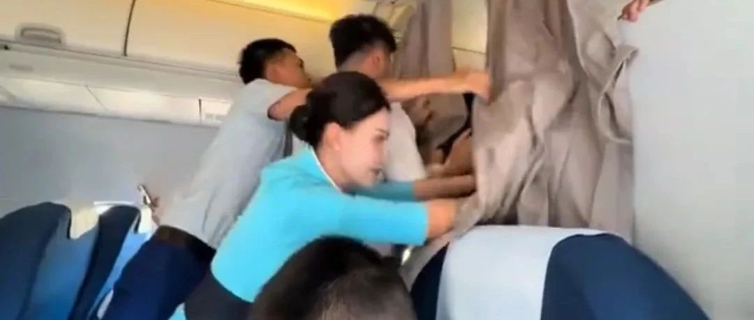 私生饭硬闯飞机舱内追星，乘客无奈：我真要报警了！律师解读：严重可拘留