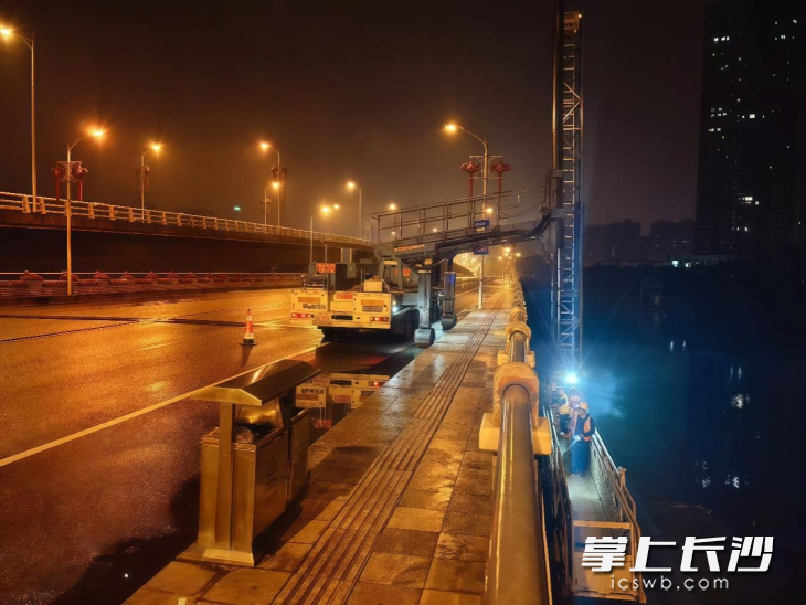专业技术团队仔细为每一座桥梁隧道“把脉问诊”。 均为长沙晚报通讯员高思玥供图