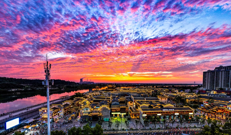 益阳这条古巷的晚霞，把中国画搬进了现实