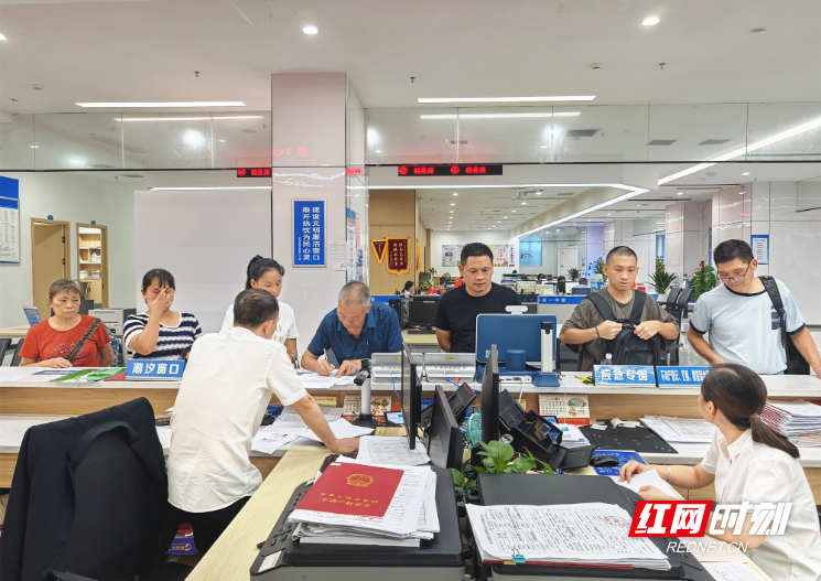 县自然资源局创新窗口服务_副本.jpg