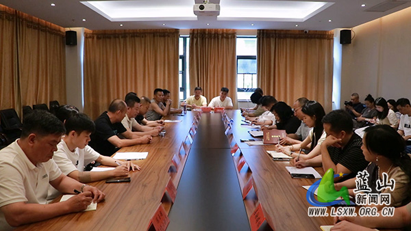 我县召开2025年餐饮行业重点企业座谈会.jpg