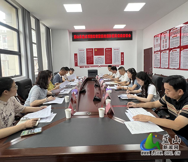 蓝山县人大常委会调研全县重点项目建设暨粮站消防安全工作.jpg