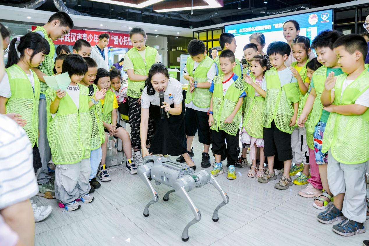 湖北省暑假“爱心托管班”开课 AI课堂点亮荆楚少年科学梦想