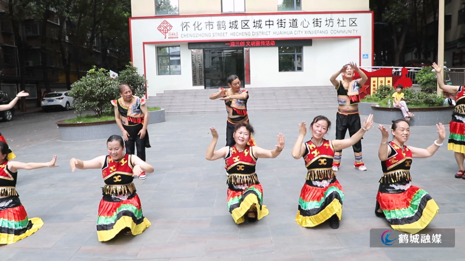 初编：城中街道心街坊社区：“一迎三创”文艺表演点亮文明新风尚.mp4_000018.969.jpg