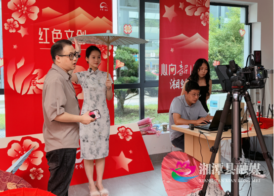 非遗牵手红色记忆 石鼓油纸伞红旅节亮相36.png