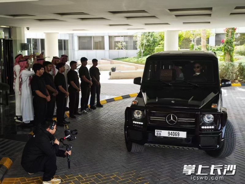 好视网络团队在利雅得拍摄短剧。 受访人供图