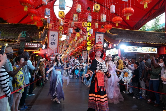 “一带一路”百名外籍友人走进武陵源