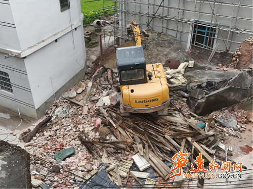 宁远湾井镇：依法拆除三村违章建筑恢复土地原貌_副本500.png